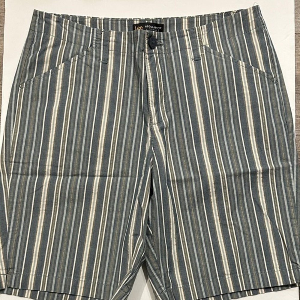 Lee regular fit mid rise green/blue/white Striped Bermuda Shorts 30”